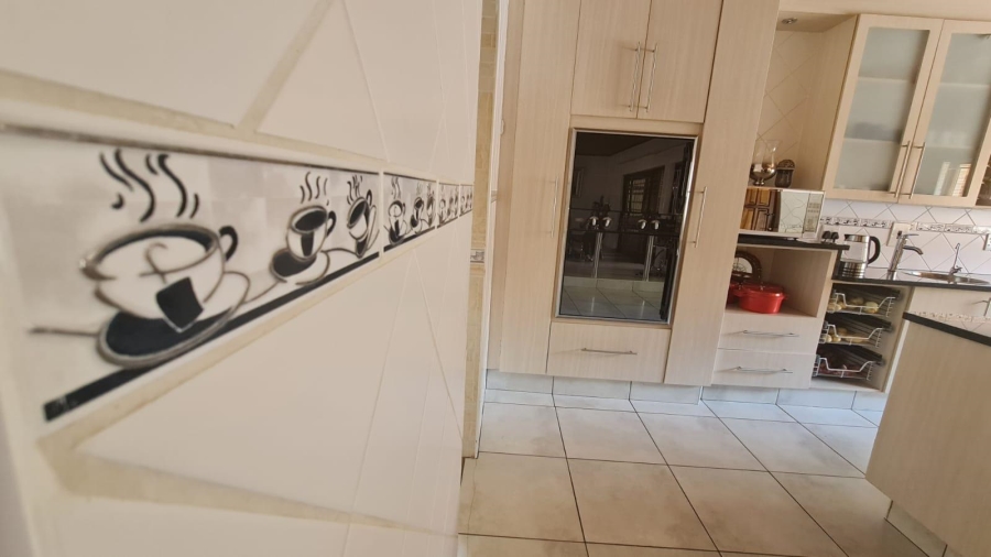 3 Bedroom Property for Sale in Safari Gardens North West